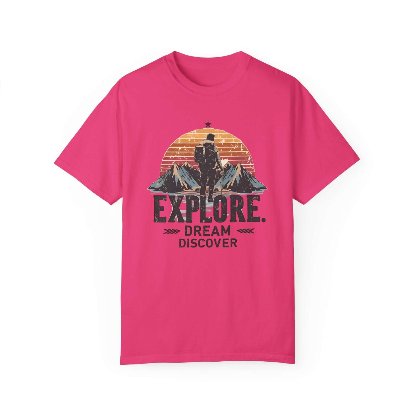 Perfect for nature lovers: women’s cotton t-shirt with a hiker and mountain graphic in pink color.