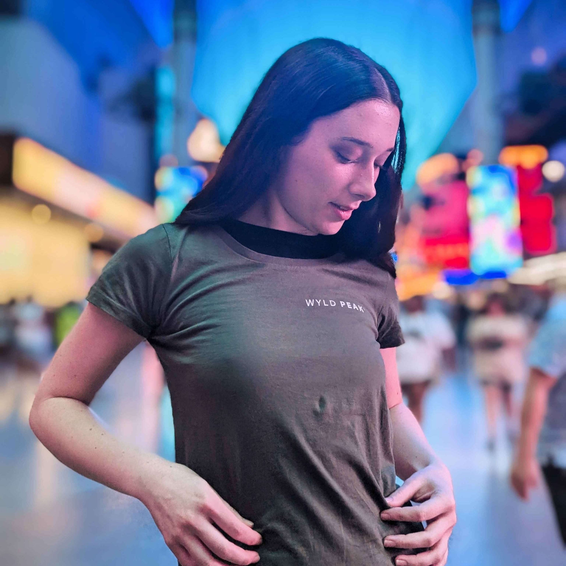 Women's casual cotton t-shirt with sleek Wyld Peak branding for everyday wear.